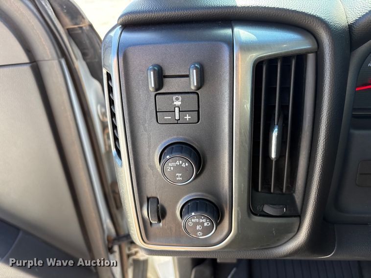 image for item FC2203 2018 Chevrolet Silverado 1500 Crew Cab pickup truck