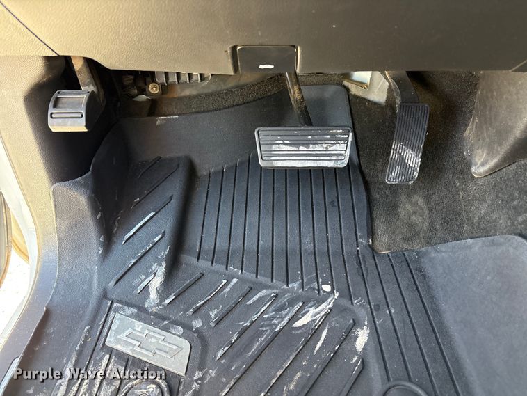image for item FC2203 2018 Chevrolet Silverado 1500 Crew Cab pickup truck