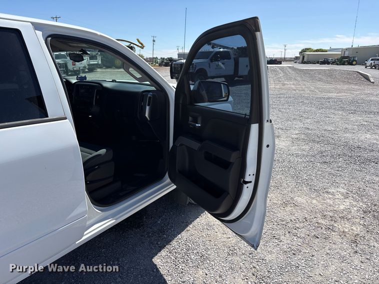 image for item FC2203 2018 Chevrolet Silverado 1500 Crew Cab pickup truck
