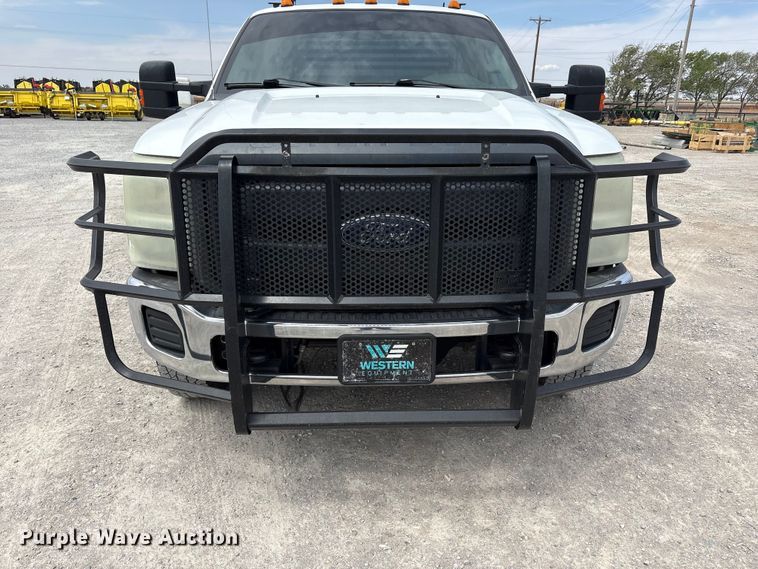 image for item FC2204 2013 Ford F350 Super Duty utility bed pickup truck