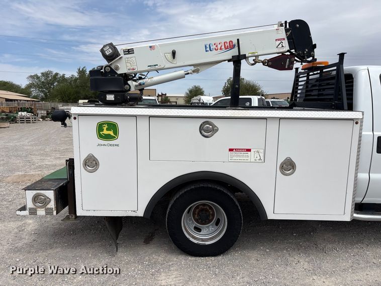 image for item FC2204 2013 Ford F350 Super Duty utility bed pickup truck