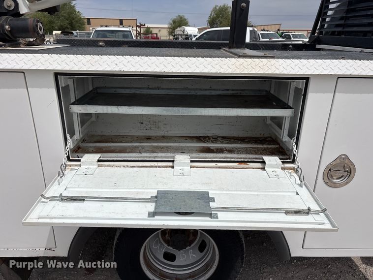 image for item FC2204 2013 Ford F350 Super Duty utility bed pickup truck