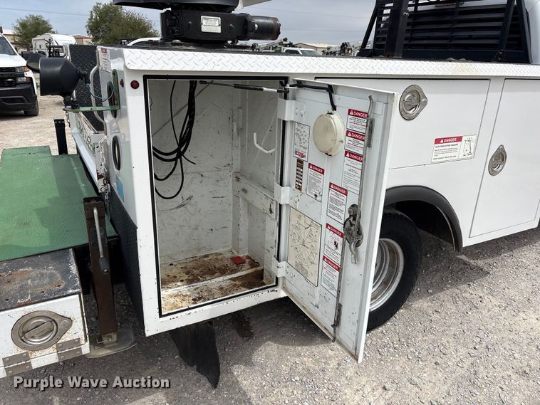 image for item FC2204 2013 Ford F350 Super Duty utility bed pickup truck