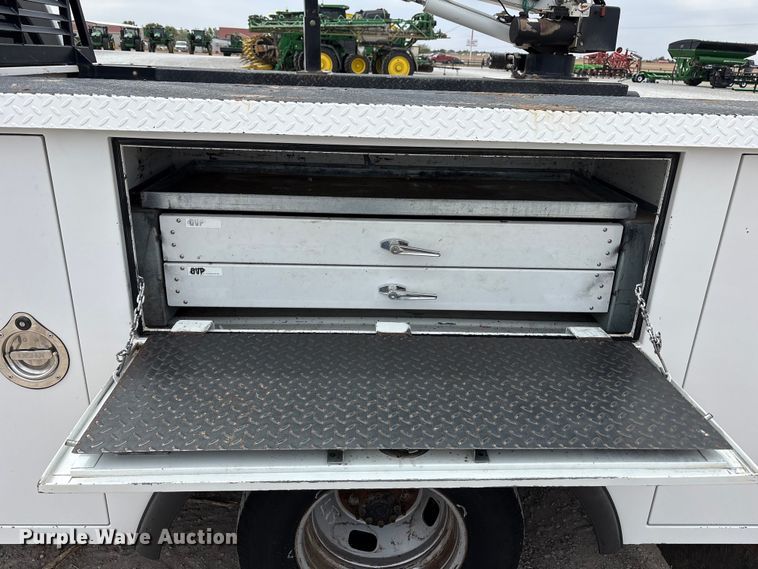 image for item FC2204 2013 Ford F350 Super Duty utility bed pickup truck
