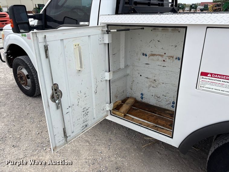 image for item FC2204 2013 Ford F350 Super Duty utility bed pickup truck