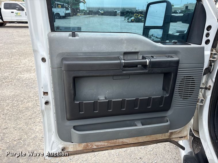 image for item FC2204 2013 Ford F350 Super Duty utility bed pickup truck
