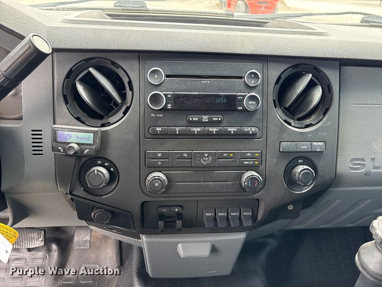 image for item FC2204 2013 Ford F350 Super Duty utility bed pickup truck