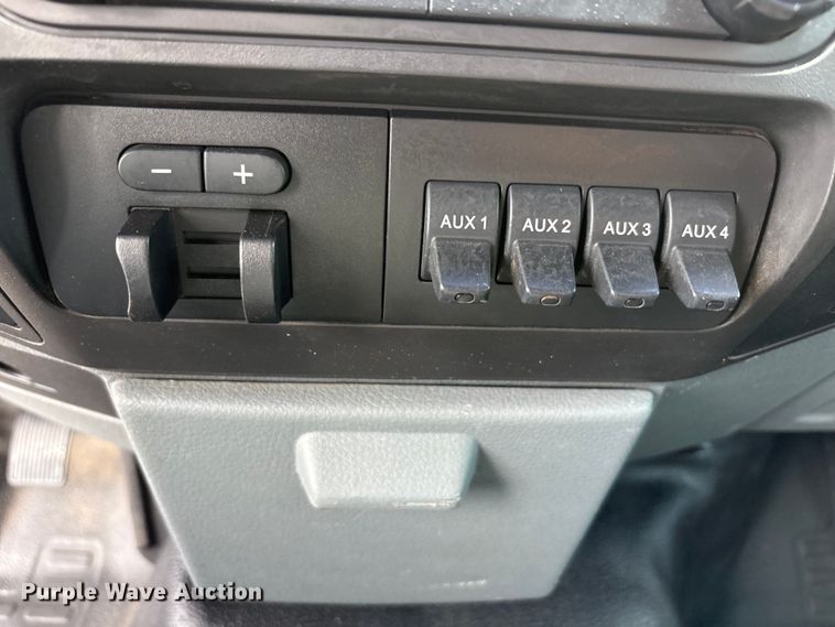 image for item FC2204 2013 Ford F350 Super Duty utility bed pickup truck