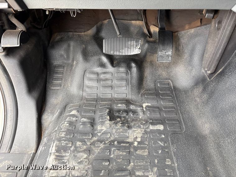 image for item FC2204 2013 Ford F350 Super Duty utility bed pickup truck