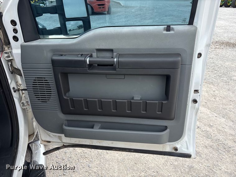 image for item FC2204 2013 Ford F350 Super Duty utility bed pickup truck