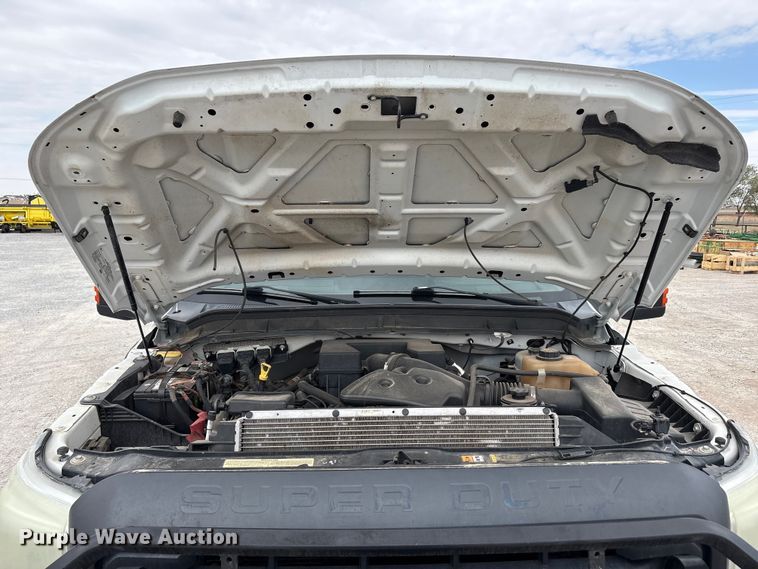 image for item FC2204 2013 Ford F350 Super Duty utility bed pickup truck