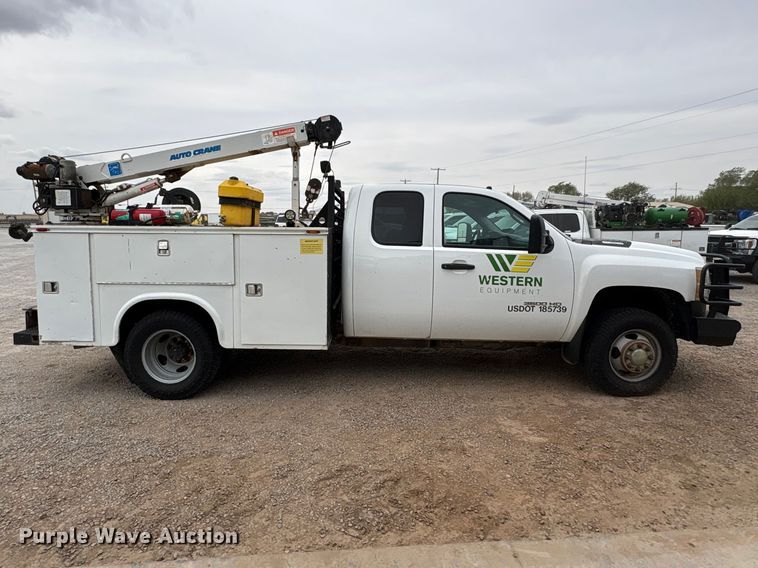 image for item FC2208 2013 Chevrolet Silverado 3500HD Ext. Cab utility bed pickup truck