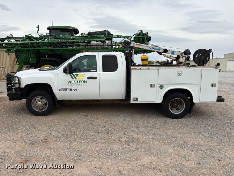 image for item FC2208 2013 Chevrolet Silverado 3500HD Ext. Cab utility bed pickup truck
