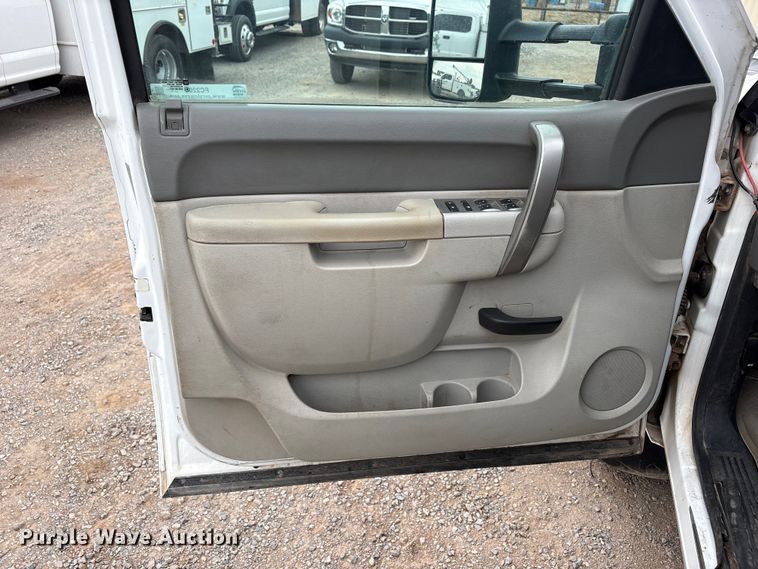 image for item FC2208 2013 Chevrolet Silverado 3500HD Ext. Cab utility bed pickup truck