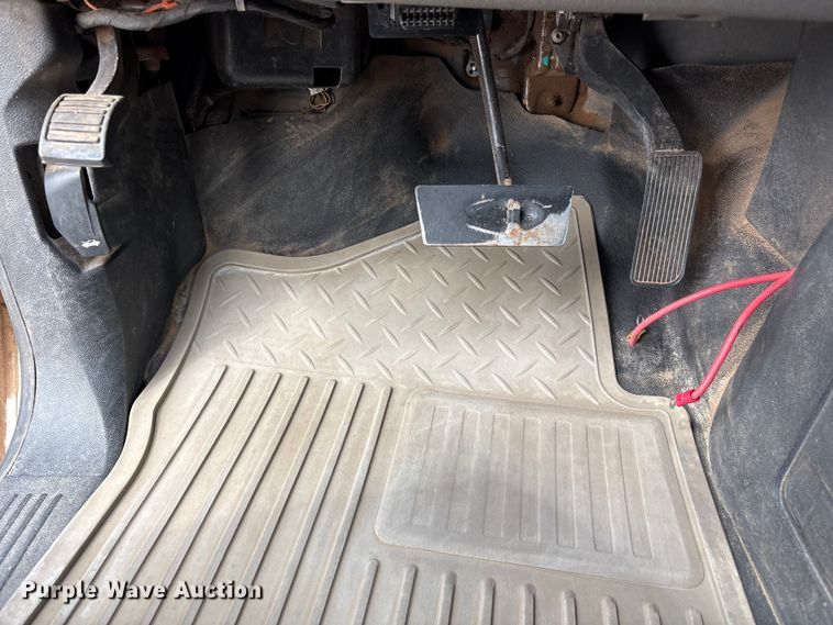 image for item FC2208 2013 Chevrolet Silverado 3500HD Ext. Cab utility bed pickup truck