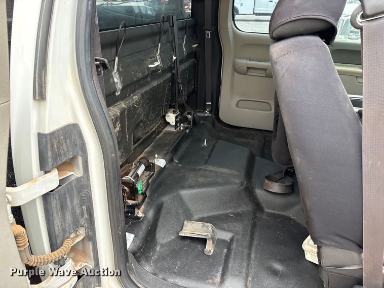 image for item FC2208 2013 Chevrolet Silverado 3500HD Ext. Cab utility bed pickup truck