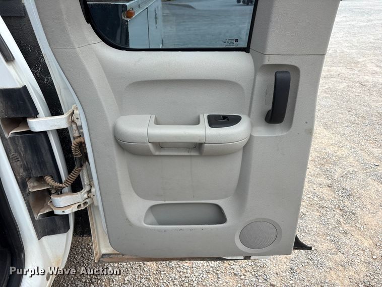 image for item FC2208 2013 Chevrolet Silverado 3500HD Ext. Cab utility bed pickup truck