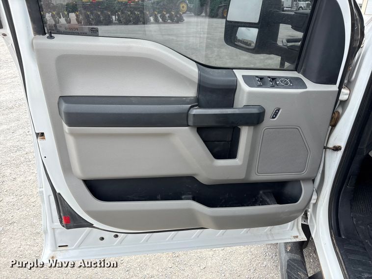 image for item FC2210 2019 Ford F550 Ext. Cab utility / service truck