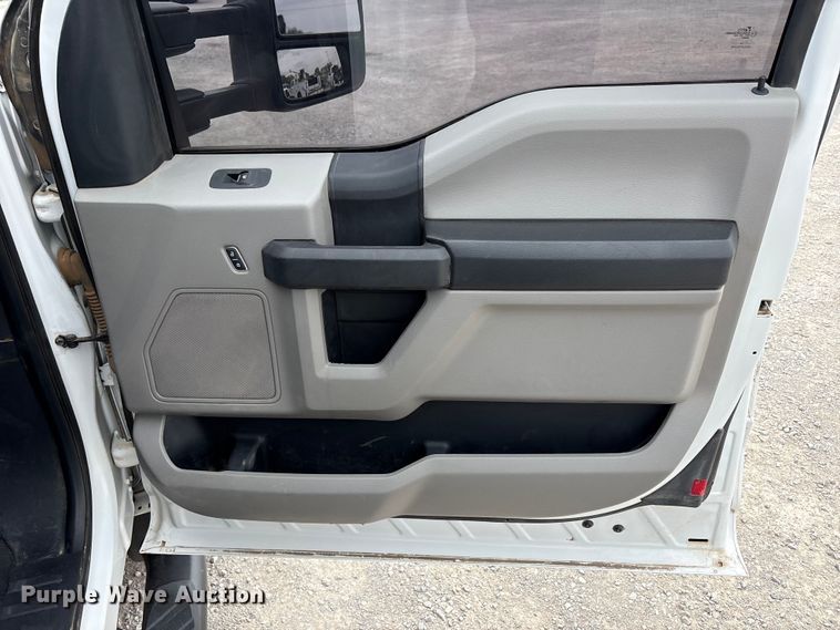 image for item FC2210 2019 Ford F550 Ext. Cab utility / service truck