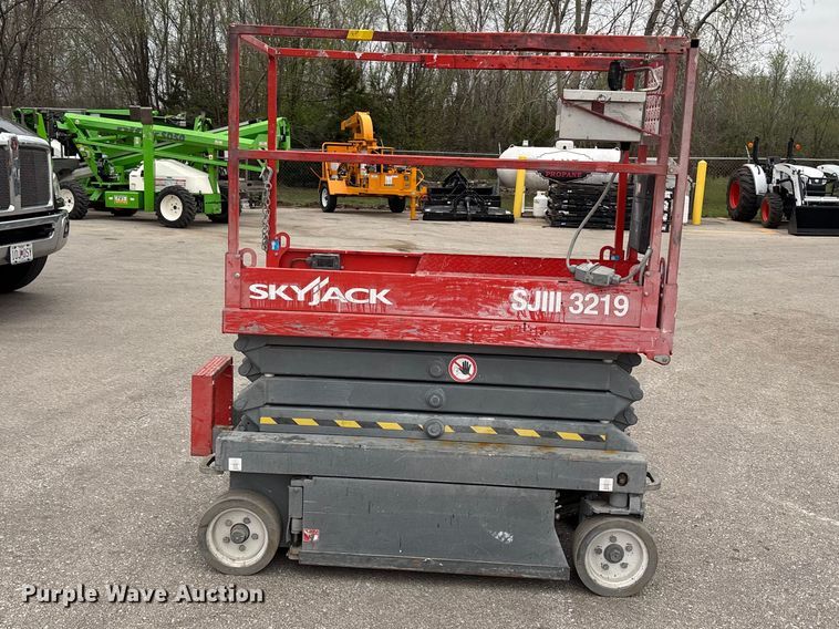 image for item FC4531 Skyjack SJ III - 3219 scissor lift