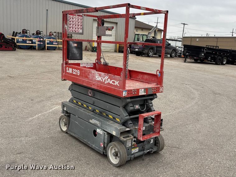 image for item FC4531 Skyjack SJ III - 3219 scissor lift