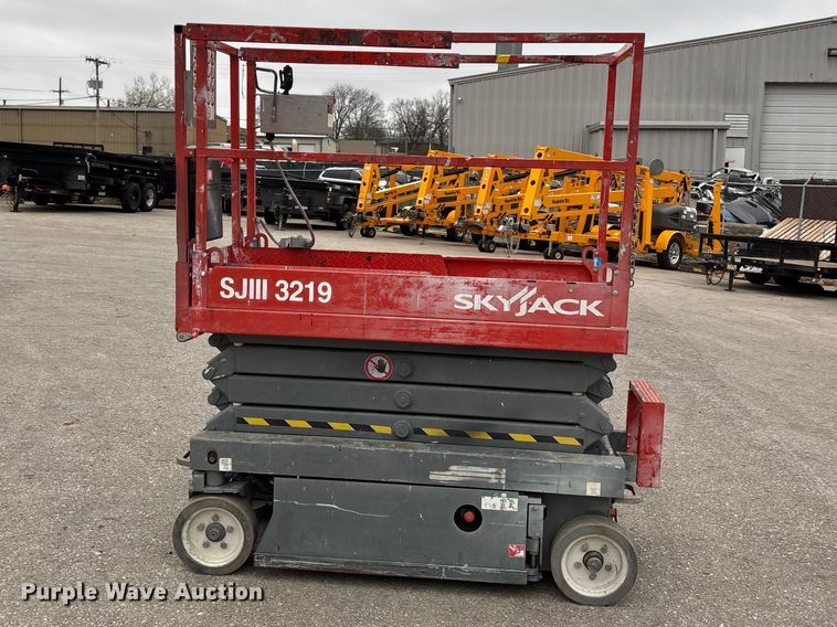 image for item FC4531 Skyjack SJ III - 3219 scissor lift