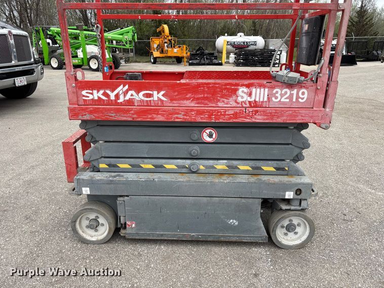 image for item FC4531 Skyjack SJ III - 3219 scissor lift