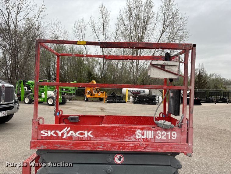 image for item FC4531 Skyjack SJ III - 3219 scissor lift