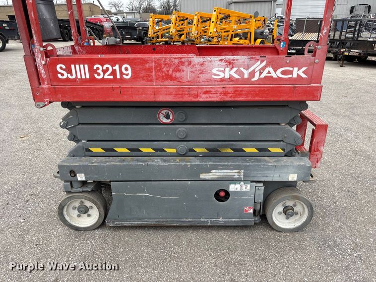 image for item FC4531 Skyjack SJ III - 3219 scissor lift