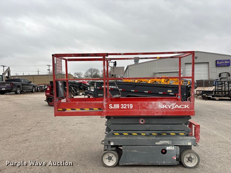 image for item FC4531 Skyjack SJ III - 3219 scissor lift