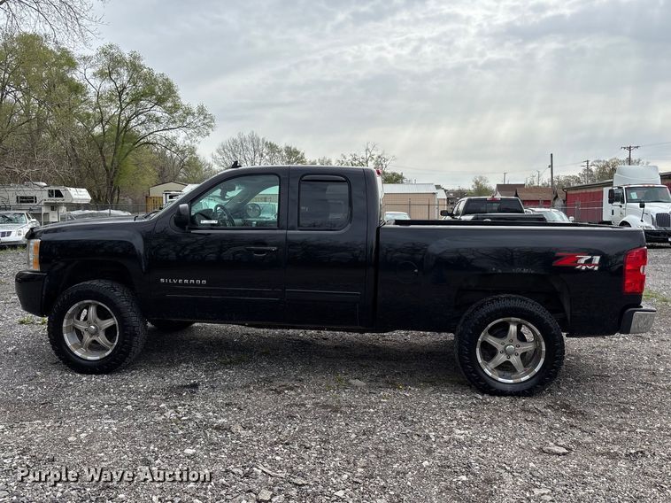 image for item FC4548 2013 Chevrolet Silverado Ext. Cab pickup truck