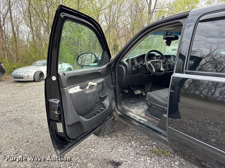 image for item FC4548 2013 Chevrolet Silverado Ext. Cab pickup truck