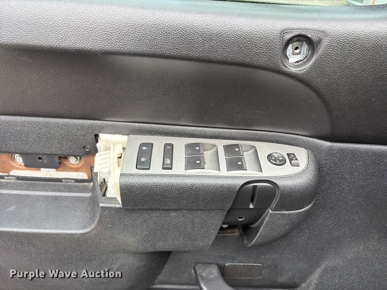 image for item FC4548 2013 Chevrolet Silverado Ext. Cab pickup truck