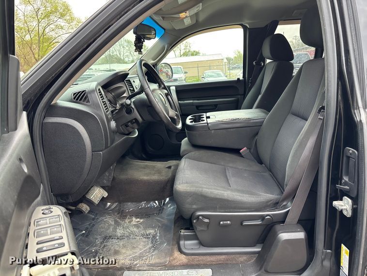 image for item FC4548 2013 Chevrolet Silverado Ext. Cab pickup truck