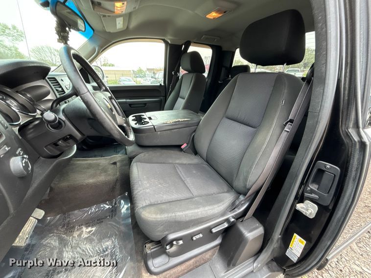 image for item FC4548 2013 Chevrolet Silverado Ext. Cab pickup truck