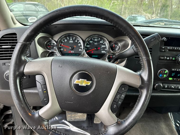 image for item FC4548 2013 Chevrolet Silverado Ext. Cab pickup truck