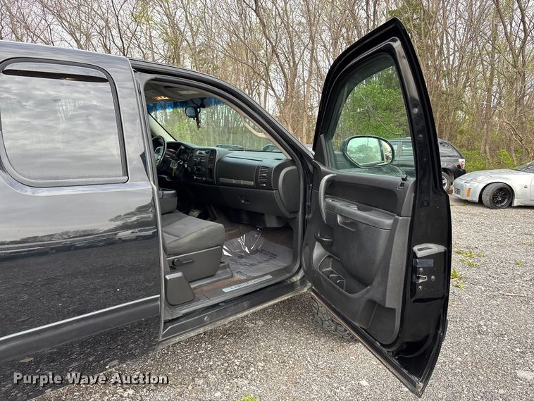 image for item FC4548 2013 Chevrolet Silverado Ext. Cab pickup truck