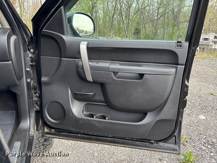 image for item FC4548 2013 Chevrolet Silverado Ext. Cab pickup truck