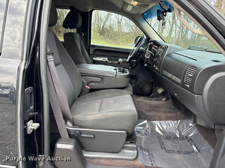 image for item FC4548 2013 Chevrolet Silverado Ext. Cab pickup truck