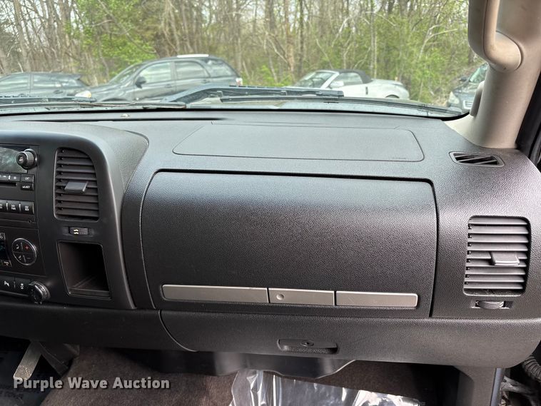 image for item FC4548 2013 Chevrolet Silverado Ext. Cab pickup truck