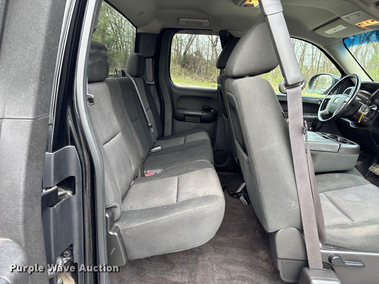 image for item FC4548 2013 Chevrolet Silverado Ext. Cab pickup truck