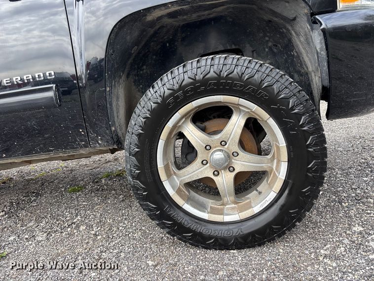 image for item FC4548 2013 Chevrolet Silverado Ext. Cab pickup truck