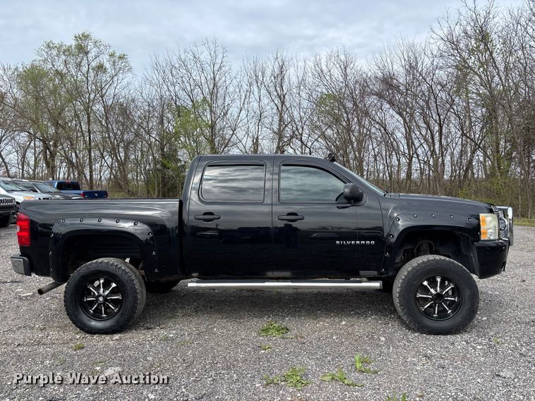 image for item FC4551 2009 Chevrolet Silverado Crew Cab pickup truck