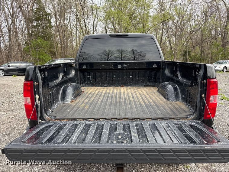 image for item FC4551 2009 Chevrolet Silverado Crew Cab pickup truck