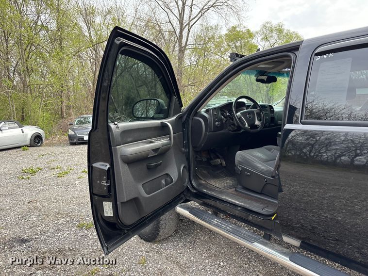 image for item FC4551 2009 Chevrolet Silverado Crew Cab pickup truck