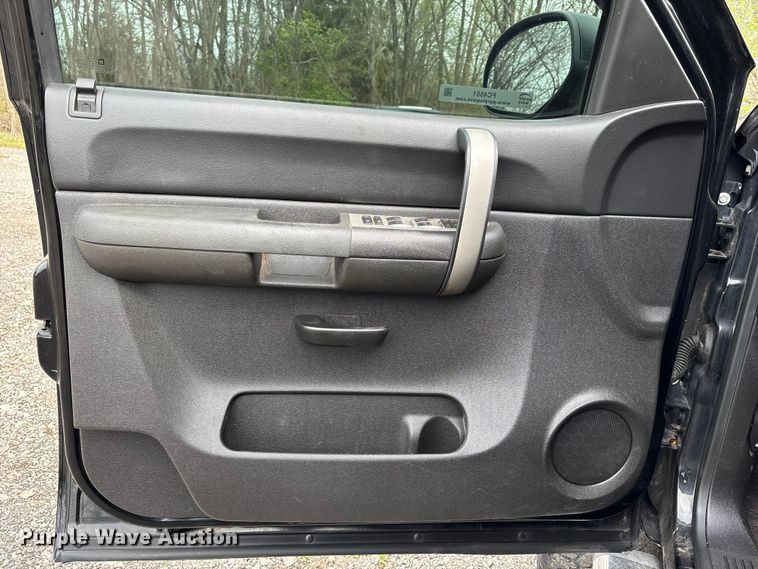 image for item FC4551 2009 Chevrolet Silverado Crew Cab pickup truck