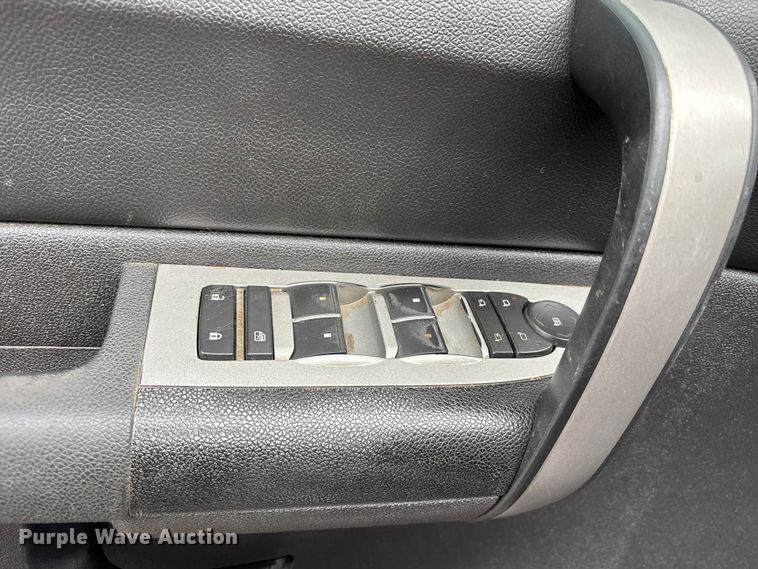 image for item FC4551 2009 Chevrolet Silverado Crew Cab pickup truck