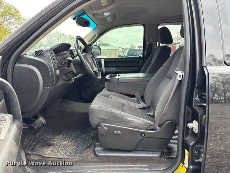 image for item FC4551 2009 Chevrolet Silverado Crew Cab pickup truck