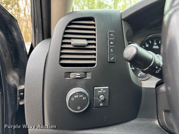 image for item FC4551 2009 Chevrolet Silverado Crew Cab pickup truck