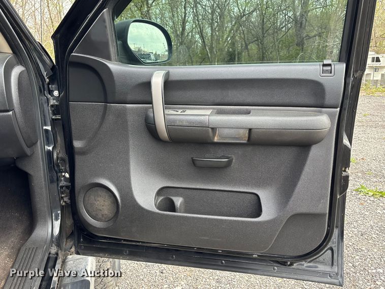 image for item FC4551 2009 Chevrolet Silverado Crew Cab pickup truck